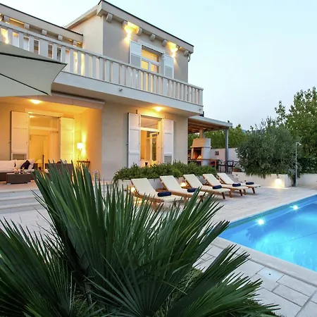 Beautiful 100m From The Sea, Cleaning Included Villa Kastela