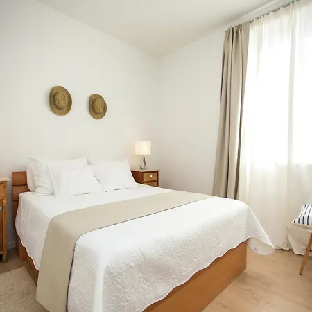 Beautiful 100m From The Sea, Cleaning Included Kastela