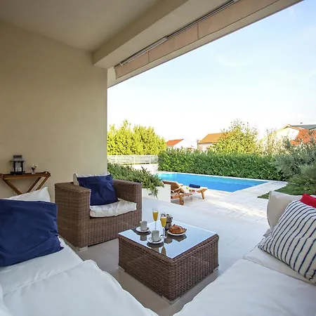 Villa Beautiful 100m From The Sea, Cleaning Included Kastela