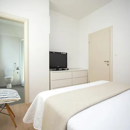Beautiful 100m From The Sea, Cleaning Included Kastela