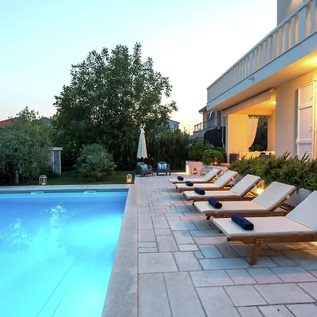 Beautiful 100m From The Sea, Cleaning Included Kastela